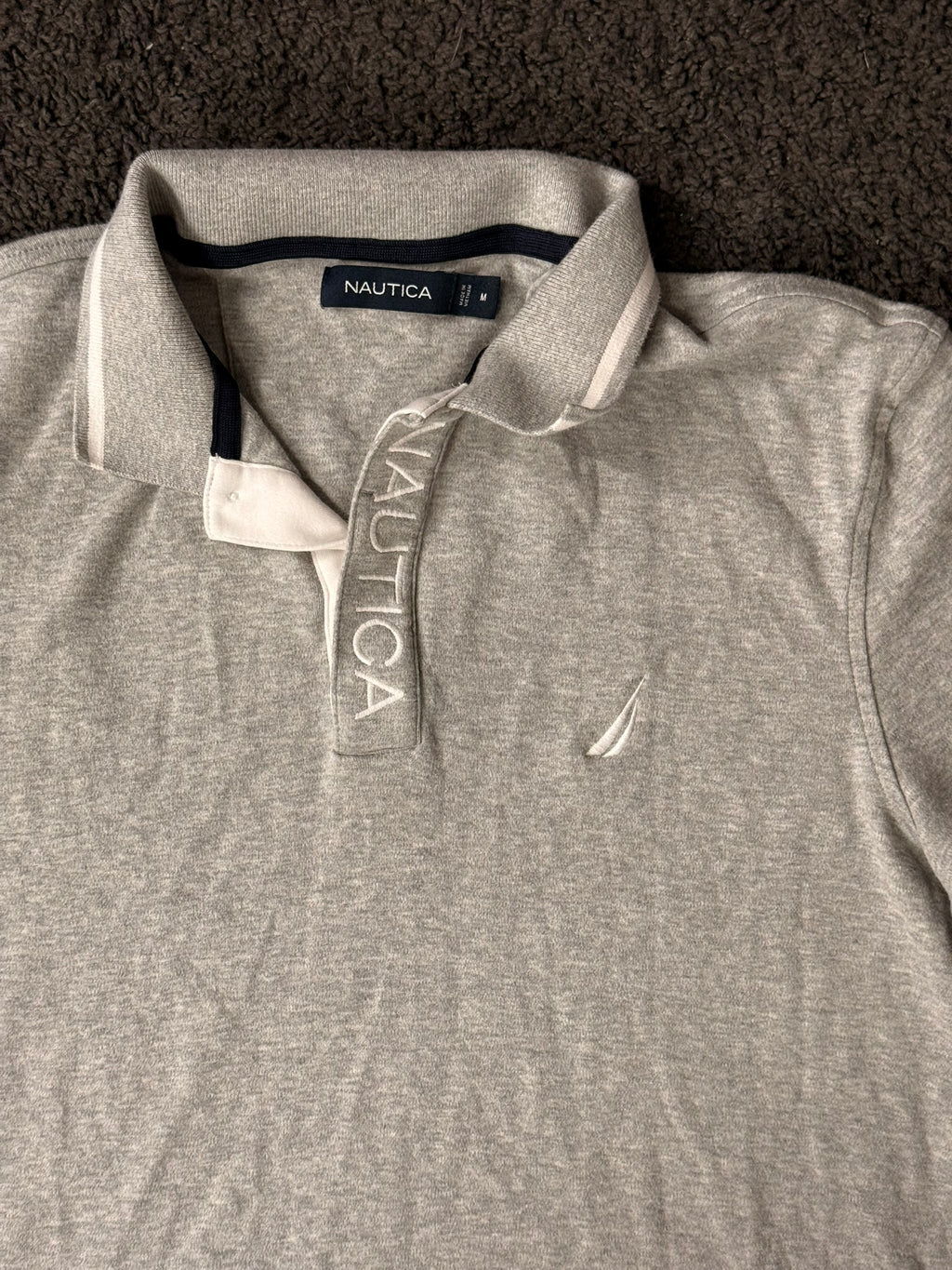 Nautica Polo Shirt in Grau mit Logo-Detail am Kragen