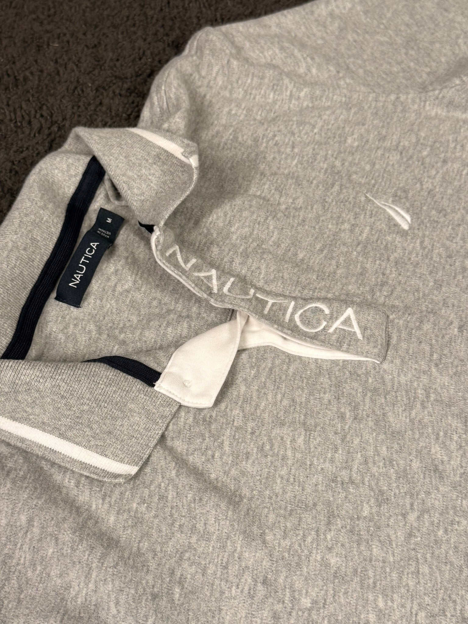 Nautica Polo Shirt in Grau mit Logo-Detail am Kragen